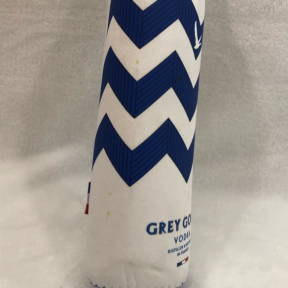Grey Goose Vodka 14” Coozi Keep Cold Zip Up Liquor Bottle Holder Blue & White. - Picture 10 of 11